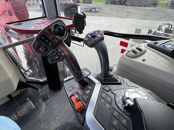 Massey Ferguson 5S.145 Dyna 4 Exclusive 22 of 28