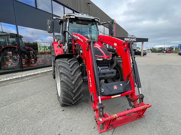 Massey Ferguson 5S.145 Dyna 4 Exclusive 14 of 28