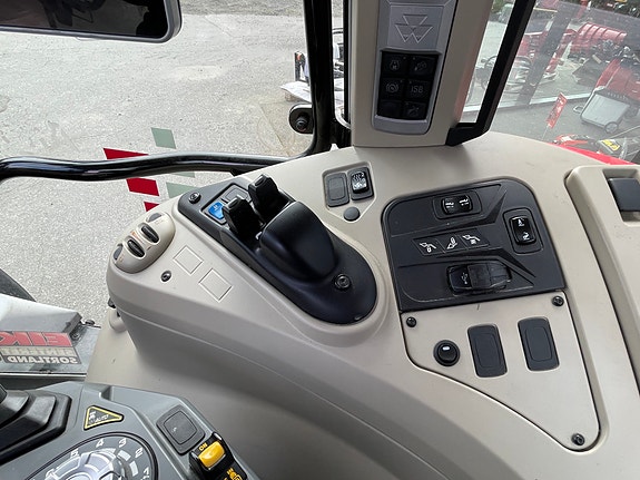 Massey Ferguson 5S.145 Dyna 4 Exclusive 23 of 28