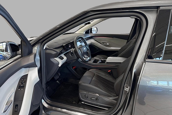 Ford Explorer 10 of 25