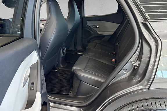 Ford Explorer 18 of 25