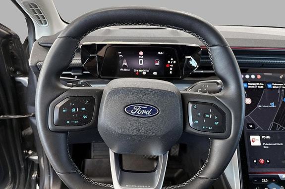 Ford Explorer 12 of 25