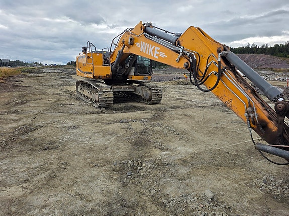 Liebherr R936 3 of 13