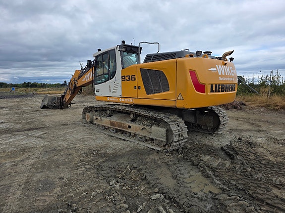 Liebherr R936 2 of 13