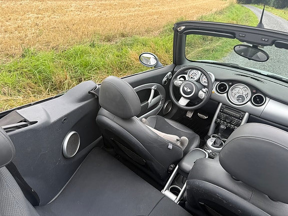 MINI Cooper S 18 of 29