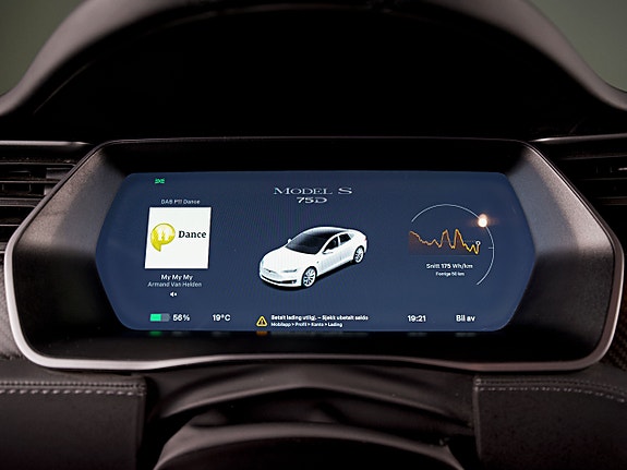 Tesla Model S 18 of 27