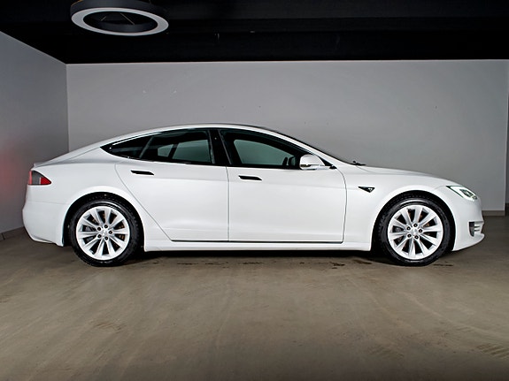 Tesla Model S 10 of 27