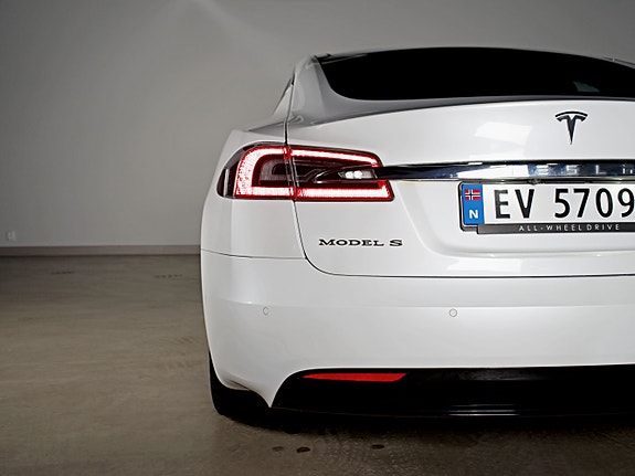 Tesla Model S 8 of 27