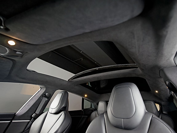 Tesla Model S 22 of 27