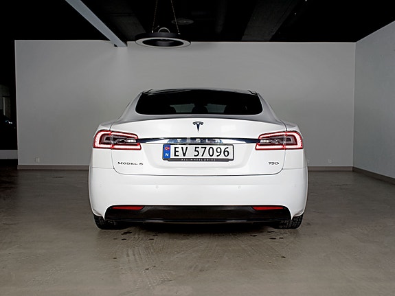 Tesla Model S 7 of 27