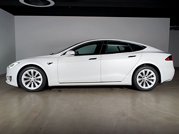 Tesla Model S 5 of 27