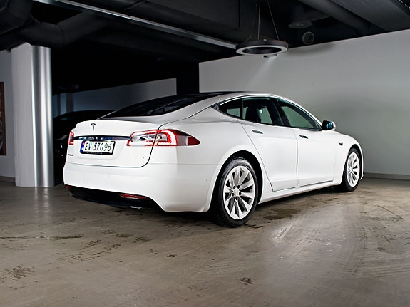 Tesla Model S 9 of 27