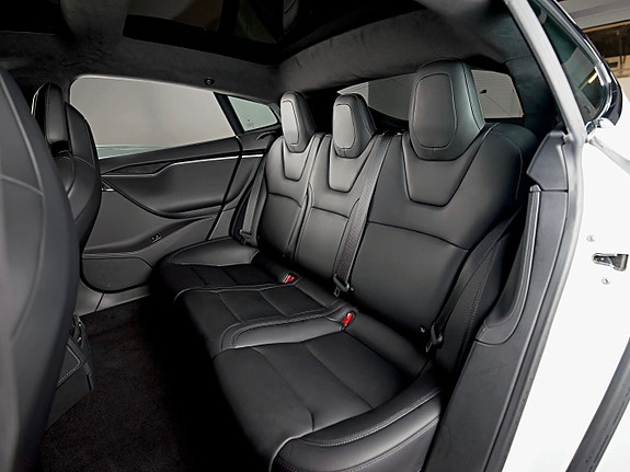 Tesla Model S 23 of 27