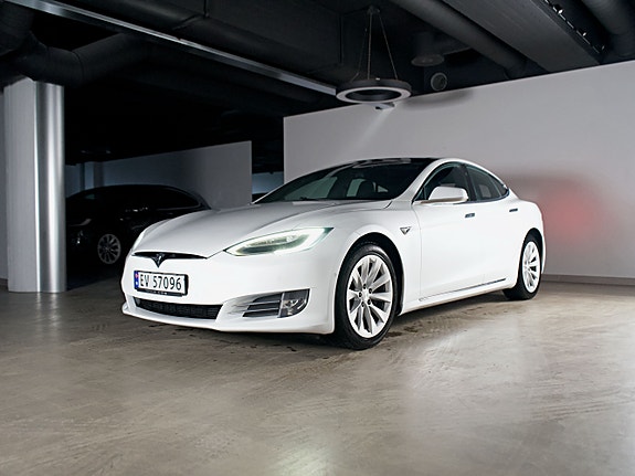Tesla Model S 4 of 27