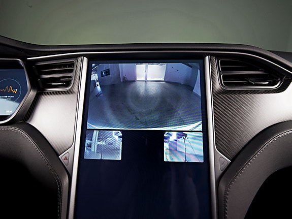 Tesla Model S 21 of 27