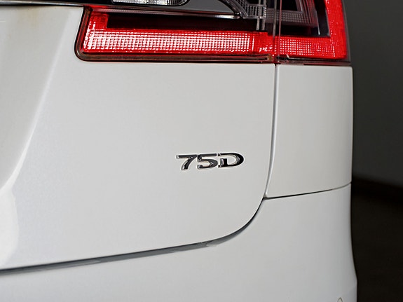Tesla Model S 13 of 27
