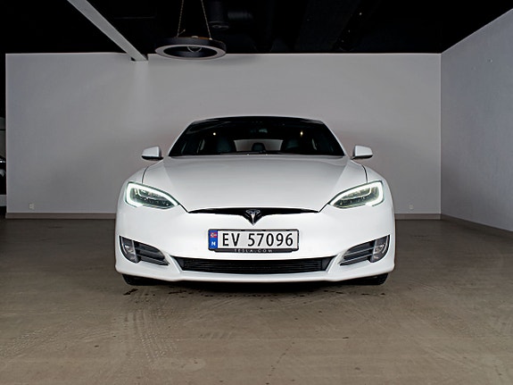 Tesla Model S 2 of 27