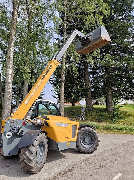 Liebherr T41-7 2 of 13