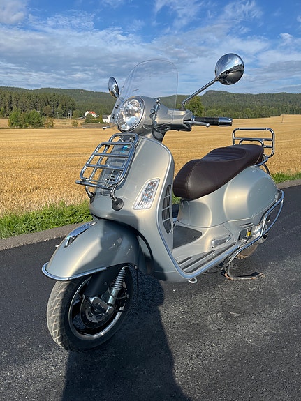 Vespa GTS 300 5 of 10