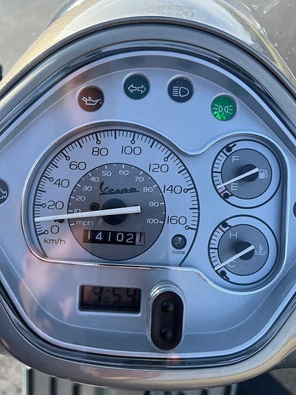 Vespa GTS 300 7 of 10