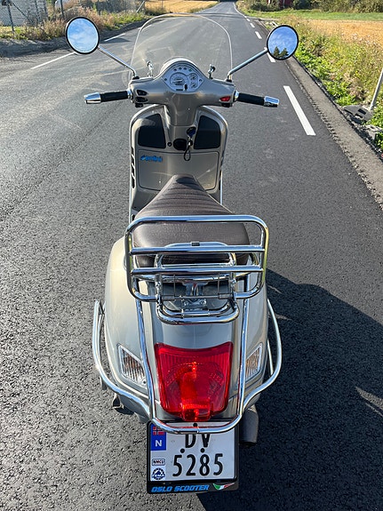 Vespa GTS 300 3 of 10