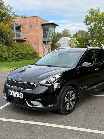 Kia Niro 2 of 16