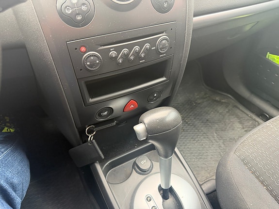 Renault Megane 12 of 13