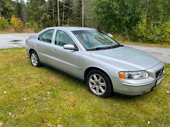 Volvo S60 2 of 15