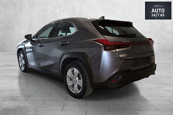 Lexus UX250h 11 of 30