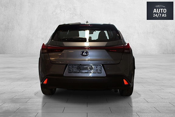 Lexus UX250h 15 of 30