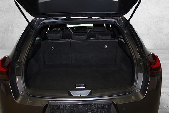 Lexus UX250h 24 of 30