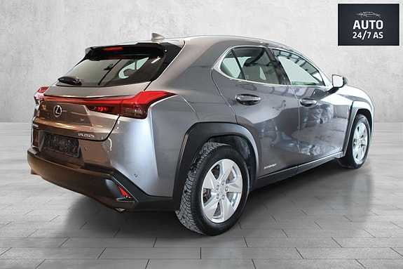 Lexus UX250h 12 of 30