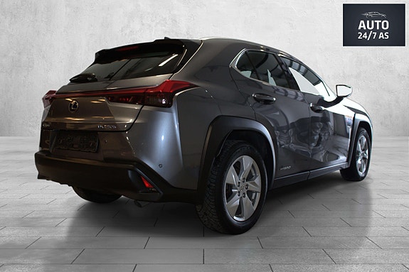 Lexus UX250h 14 of 30