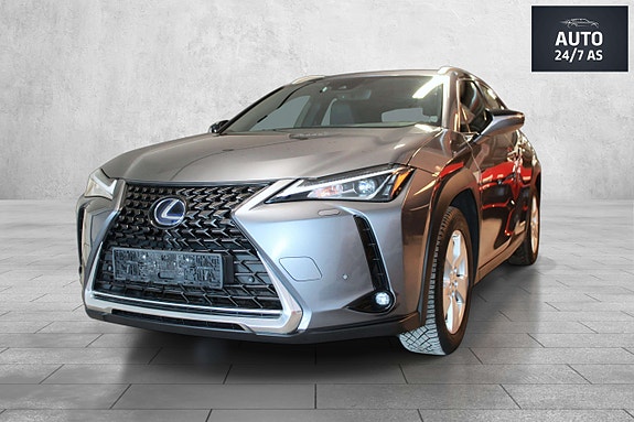 Lexus UX250h 10 of 30