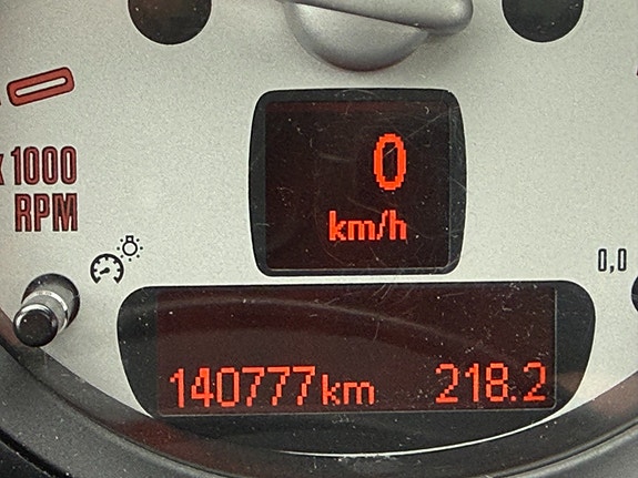 MINI Cooper 13 of 17