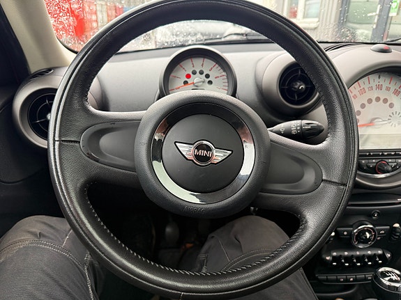 MINI Cooper 16 of 17