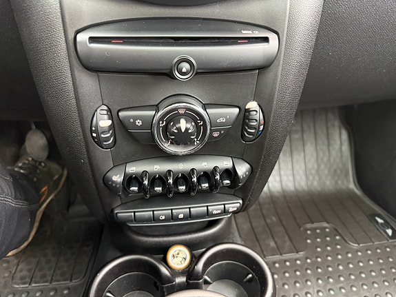 MINI Cooper 15 of 17