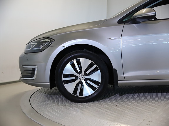 Volkswagen e-Golf VII 9 of 30