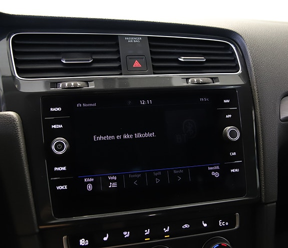 Volkswagen e-Golf VII 16 of 30