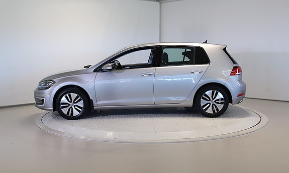 Volkswagen e-Golf VII 2 of 30