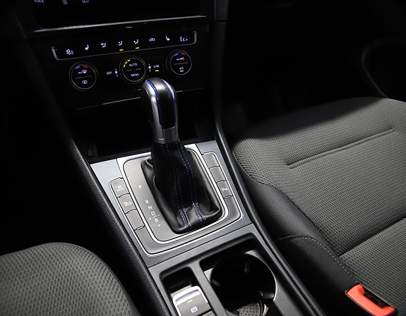 Volkswagen e-Golf VII 22 of 30