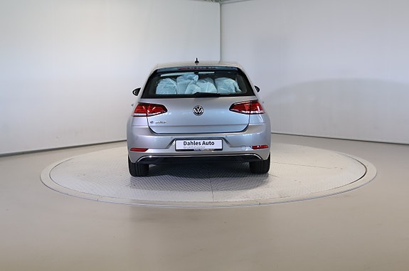 Volkswagen e-Golf VII 4 of 30