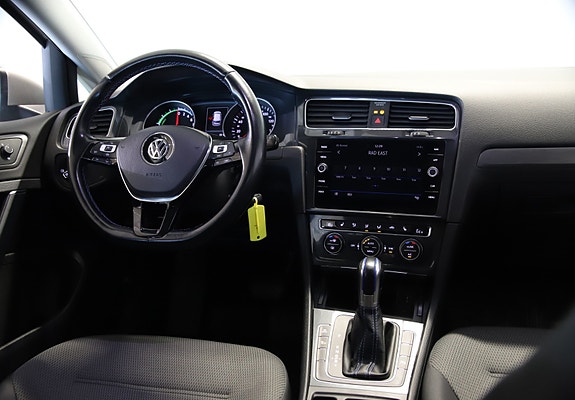 Volkswagen e-Golf VII 11 of 30