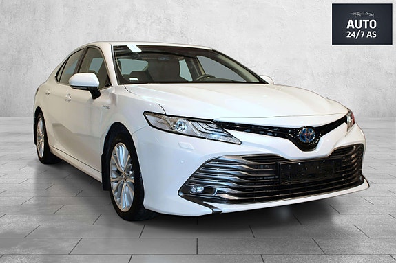 Toyota Camry 6 of 30