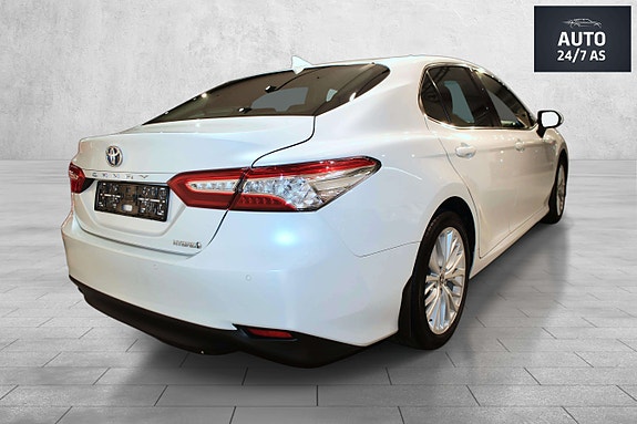 Toyota Camry 12 of 30