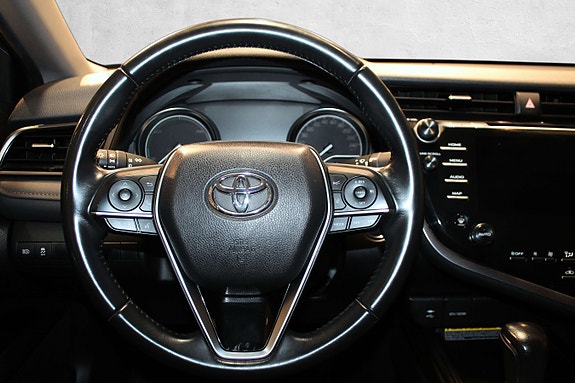 Toyota Camry 27 of 30