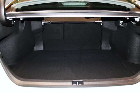 Toyota Camry 24 of 30