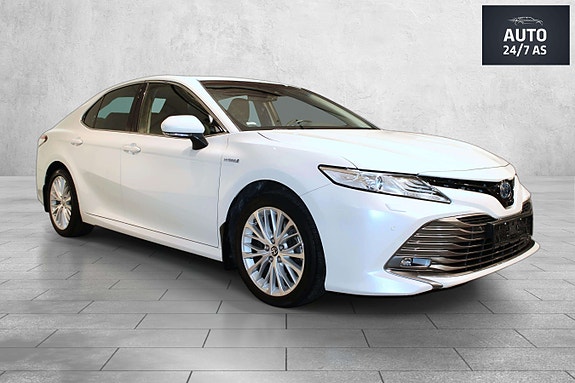 Toyota Camry 7 of 30