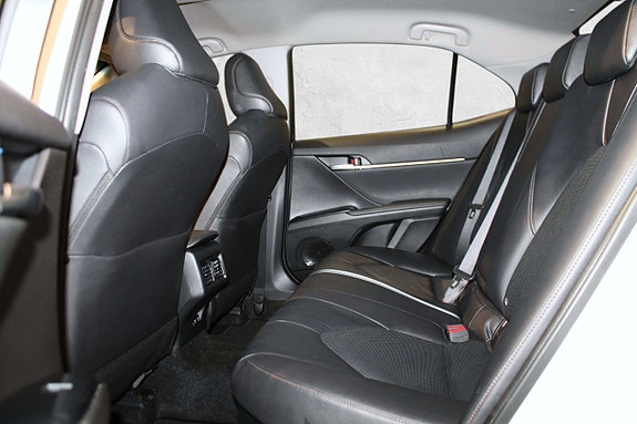 Toyota Camry 22 of 30