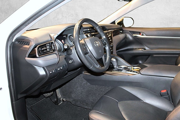 Toyota Camry 18 of 30